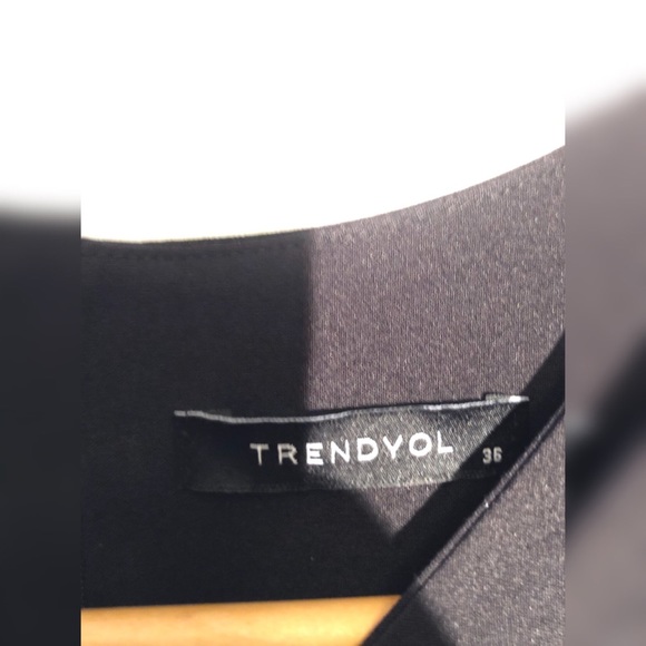 ✨TRENDYOL SLEEVELESS BLACK WOMEN DRESS (M) - Picture 2 of 5